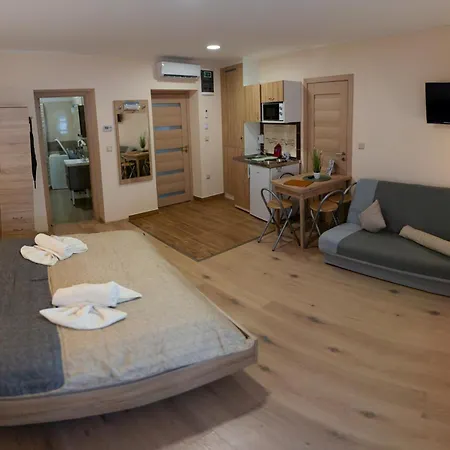 Apartmanhaz *